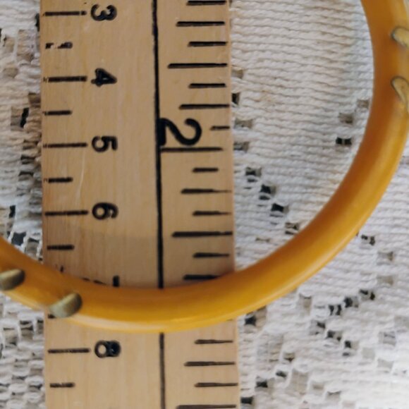 Carved bakelite bangle bracelet 1960s - Picture 5 of 6